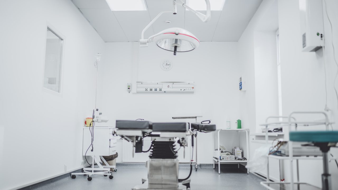 sala de consultório branca de dentista