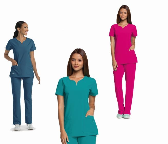 3 Mulheres usando uniforme de dentista em diferentes cores.