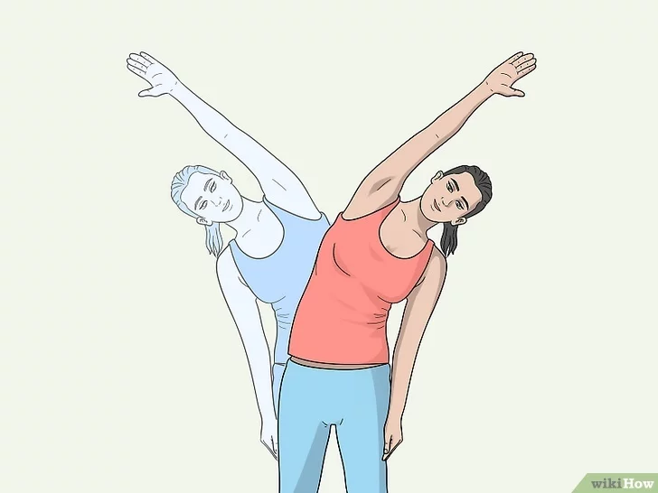 Mulher alongando a coluna para um lado e para o outro ao esticar um braço e se inclinar.