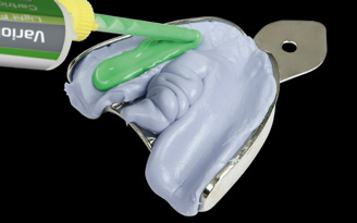 colocando outra pasta em cima da pasta de moldagem